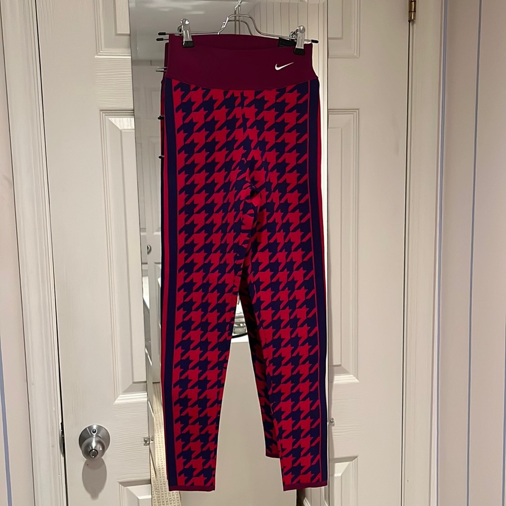 Nike brand new (with tags on!) leggings